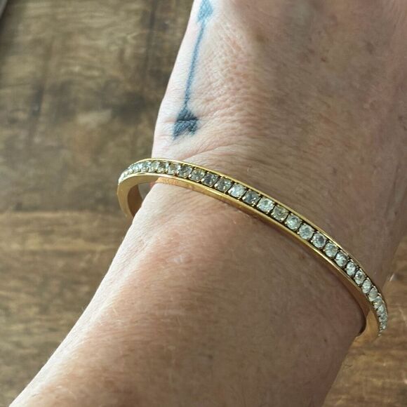 New old stock w/box Vtg Avon Bangle Rhinestone Bracelet Gold Tone 1980s - Picture 6 of 9